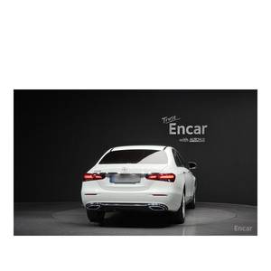 Mercedes-Benz Classe E E250 Exclusive Modèle mai 2023 avec boîte de vitesses automatique, sièges en cuir, caméra de recul, 45 383 km - Product Image 4