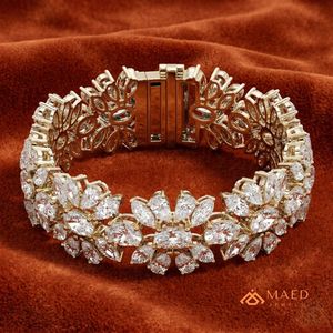 กำไลข้อมือเทนนิสประดับมอสซาไนต์ลายดอกไม้สีทองสำหรับผู้หญิง กำไลโซ่เส้นเล็ก ดีไซน์ทันสมัย เหมาะเป็นของขวัญวันครบรอบแต่งงาน สไตล์เก๋ไก๋ - Product Image 2