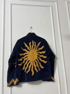 Chaqueta Corta Bomber de Terciopelo Bordada Estilo Suzani, Tejida y Transpirable, Chaqueta de Invierno Bohemia, Estilo Urbano Inspirado en Uzbekistán - Product Image 3