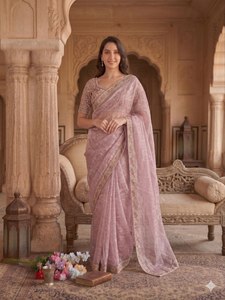 Sari en soie de luxe pour femme, orné de perles élégantes faites à la main et d'un bordure brodée, avec un haut brodé inclus. - Product Image 1
