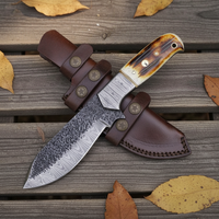 Couteau de chasse artisanal en acier Damas, lame pointue, manche en corne, étui en cuir, couteau de survie pour l'extérieur