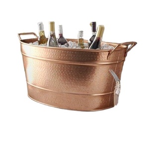 Grande cuve à glace élégante martelée avec poignées en laiton et emblème de raisin pour la décoration de mariage et de bar à domicile - Product Image 4