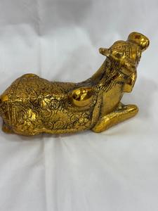 Statue rustique en aluminium de vache et de veau avec texture artistique en pierre, sculpture folklorique pour la décoration de temple, de maison et la collection de cadeaux - Product Image 5