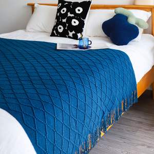 Manta Tejida con Patrón de Diamantes Azul Rey y Borlas - Manta Decorativa Suave y Acogedora para Cama, Sofá y Sala de Estar - Product Image 6