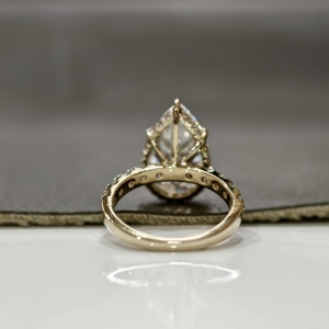 Anillo de Compromiso con Diamante Cultivado en Laboratorio de 8 Quilates, Corte Pera, Engaste de Garras, Oro de 14K, con Certificado IGI, para Aniversario o Boda - Product Image 4