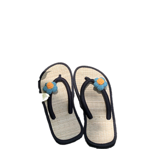 Pantoufles d'été faites à la main en jonc de mer du village artisanal du Vietnam chaussures de paille d'intérieur confortables avec herbe tissée naturelle - Product Image 5