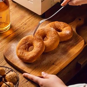 Tabla de Cortar de Madera Premium con Mango Resistente, Superficie Pulida Lisa, Diseño Amigable con los Cuchillos, Perfecta para Cortar y Servir - Product Image 4