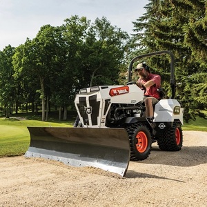 Tracteur utilitaire puissant Bobcat AT450, conçu pour les tâches agricoles lourdes, avec de fortes performances et une maniabilité aisée - Product Image 2