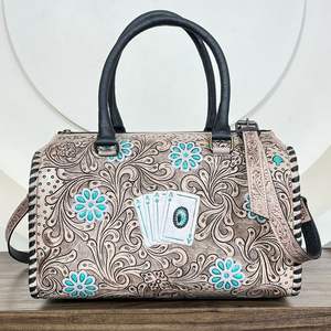Bolsa de Viaje Grande de Cuero Vacuno Hecha a Mano por el Fabricante, Diseño de Naipes, Bolsa de Viaje de Fin de Semana para Mujer - Product Image 4