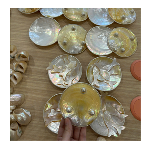 Plateau décoratif artisanal en nacre naturelle pour le rangement de bijoux et de bibelots - Product Image 2