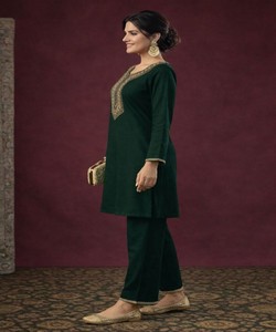 ชุดเสื้อผ้าผู้หญิงสไตล์โมเดิร์น ผ้าเรยอนสลับลายปักเลื่อม ผ้าฝ้าย งานปักมือ ชุดเซ็ตสำหรับงานเทศกาล ราคาขายส่ง เสื้อผ้าชาติพันธุ์ สีเขียว เสื้อคุर्ติ - Product Image 3