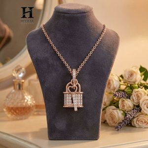 Pendentif Cadenas Cœur et Clé en Or Rose avec Diamant, Breloque Bijou Fin, Cadeau pour Femme - Product Image 1
