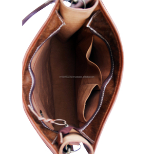 Sac à bandoulière pour femmes en gros pour dames sac à bandoulière avec options de marque personnalisées doublure en cuir véritable cuir à cheveux - Product Image 5