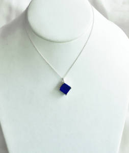 Collar con colgante solitario geométrico de plata de ley 925 con lapislázuli natural Midnight Galaxy Square - Product Image 2