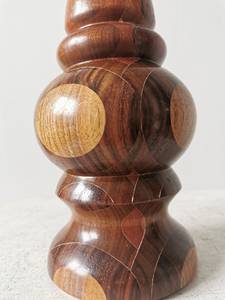Vase en bois artisanal pas cher avec une élégante veine naturelle pour des arrangements décoratifs et des occasions de cadeaux - Product Image 6