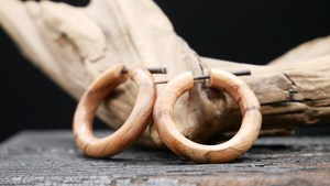 Boucles d'oreilles créoles en bois naturel avec fermeture à broche, style bohème, pour la création de bijoux - Product Image 5