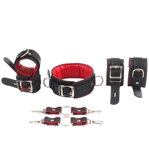 Ensemble de bondage Bad Boy en cuir de vachette noir avec menottes, fouet, pagaie et dispositifs de retenue - Product Image 1