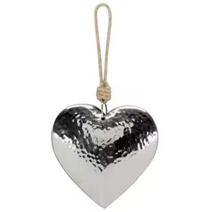 Adorno Decorativo de Corazón Premium, Pieza Metálica Colgante para Decoraciones de Temporada - Product Image 3