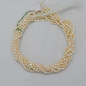 ไข่มุกน้ำจืดธรรมชาติขนาด 4 มม. 5 มม. รูปทรงไม่สม่ำเสมอ ลูกปัดหลวมสีครีม สร้อยคอไข่มุก ผลิตภัณฑ์ทำมือจากซัพพลายเออร์อินเดีย - Product Image 3