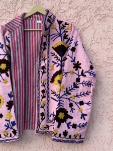 Veste bomber unisexe en coton rose brodé à la main, style Suzani, coupe-vent, écologique, réversible, en toile de canard, manches longues - Product Image 1