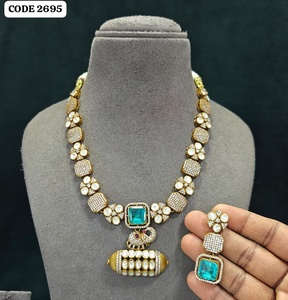 Elegant Emerald Green Asscher Cut Heritage Pendant <b>Necklace</b> Set Traditional Wedding Jewelry <b>Statement</b> <b>Necklace</b> Premium Set - Product Image 5