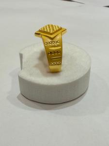 Anillo ancho de latón chapado en oro para hombre con patrón rectangular grabado, joyería llamativa, anillo de moda para uso diario - Product Image 2