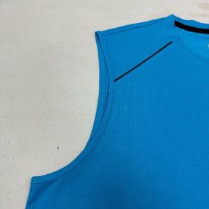 Débardeur de sport léger à col rond Excellente qualité Maille de polyester recyclé teint en plaine Tissage tricoté Style sportif - Product Image 5