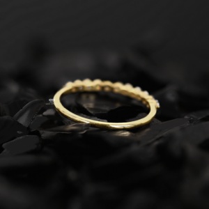 Anillo de Boda de Media Eternidad con Diamantes Redondos Cultivados en Laboratorio, Minimalista, Apilable, de Oro de 14K, para Aniversario, para Ella - Product Image 4
