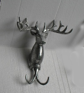 Gancho doble para abrigos de ciervo en forma de ciervo Ganchos de pared Estatuilla de aluminio Decoración de pared y regalo - Product Image 5