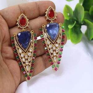 ต่างหูทองเหลืองชุบทองประดับมอสซาไนต์คุณภาพพรีเมียม ดีไซน์สวยงามแบบคุนดัน สำหรับผู้หญิงและเด็กผู้หญิง เหมาะสำหรับงานเลี้ยงกลางคืนและงานปาร์ตี้ - Product Image 4