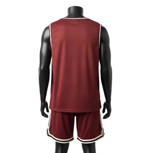 Conjunto de pantalones cortos de baloncesto para hombre, de malla de poliéster GSM Performance, color granate con paneles blancos, logotipo personalizado con estampado térmico, conjunto de pantalones cortos para hombre. - Product Image 2