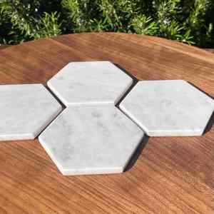 Juego de Posavasos Hexagonales de Mármol de Carrara Premium, Diseño Italiano Hecho a Mano, Decoración de Lujo para el Hogar, para Mesa de Centro y Bebidas - Product Image 3