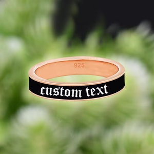 แหวนสีดำและสีทองของผู้ชายที่มีตัวอักษรโกธิควงดนตรีงานแต่งงานชายสีทองแบบทันสมัยแหวนข้อความที่กำหนดเอง-เช่น Til Death - Product Image 5