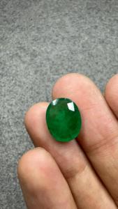 Émeraude naturelle ovale de 4,44 ct, pierre précieuse verte facettée pour bijoux fins, vente en gros, Jai Narayan Gems, 10,75x13,70 mm - Product Image 2