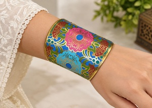 กำไลข้อมือเงินทิเบต ลายดอกไม้ วินเทจ โลหะผสม เครื่องประดับสำหรับทุกเพศ สีเงินโบราณ ประดับมีนาคารี ลายดอกไม้ ทองเหลือง - Product Image 2