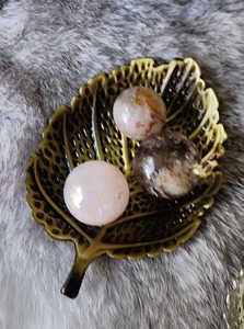 Assiette décorative en forme de feuille d'or de haute qualité, idéale pour la présentation et le service de luxe, parfaite pour la maison, la cuisine, les cafés et la décoration d'événements, provenant d'Inde. - Product Image 2
