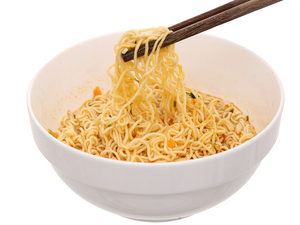 บะหมี่กึ่งสำเร็จรูปมีนโกลด์รสเนื้อตุ๋นสมุนไพร ยี่ห้อเวียดนาม บรรจุกล่อง 65 กรัม/ถ้วย ขายดี ราคาสุดคุ้ม ติดอันดับท็อป 3 ขายส่ง - Product Image 5