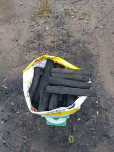 Charbon de bois de qualité supérieure pour barbecue économique, idéal pour les camps scolaires et les cours de cuisine en plein air – Qualité Vietnam - Product Image 4