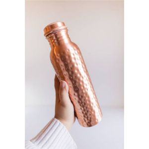 Bouteille d'eau artisanale en cuivre pur, finition martelée, anti-fuite, bienfaits ayurvédiques, récipient en cuivre pour yoga, gym, hôtel - Product Image 1