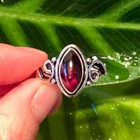 Bague de Luxe Faite à la Main en Argent Sterling 925 avec Grenat Rouge, Certifiée IGI, Style Gothique Sorcière et Vampire, Ornée de Cristal, Vente en Gros
