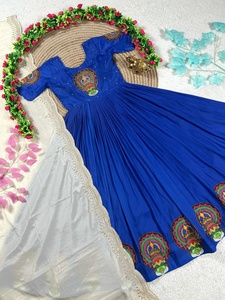Robe en soie Pulmy inspirée de l'art traditionnel Kathakali avec dupatta brodé - Product Image 3