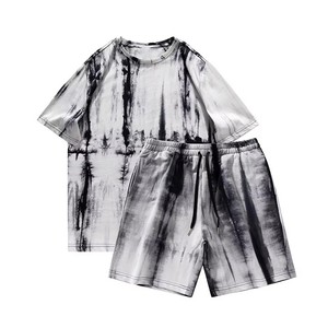 Conjunto Casual de Verano para Hombre con Estampado Tie Dye, Camiseta de Manga Corta con Pantalones Cortos con Cordón, Estilo Cuello Redondo de Algodón Transpirable - Product Image 1