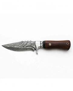 Couteau utilitaire d'extérieur artisanal à lame fixe robuste en acier Damas, manche en bois de rose foncé - Product Image 1