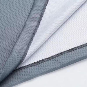 Tenue de basketball confortable, ensemble maillot et short de basketball, fabriqué avec un matériau respirant, conçu pour les entraînements et les matchs. - Product Image 5