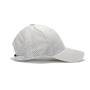 Casquette de baseball bordeaux de performance en gros, avec ventilation découpée au laser, 6 panneaux, légère, séchage rapide, pour le sport, personnalisable - Product Image 3
