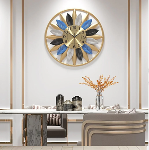 Elegante reloj de pared horizontal azul con diseño geométrico abstracto que aporta un aspecto sofisticado a los espacios, disponible a precios de mayorista. - Product Image 4