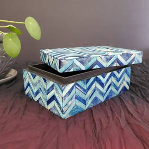 Caja de Joyería Artesanal Decorativa, Caja de Almacenamiento para el Hogar, Decoración de Mesa, Caja de Joyería de Madera con Patrón Chevron Azul Moderno, Caja Rectangular - Product Image 4
