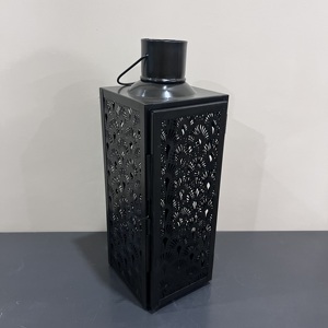 โคมไฟรอมฎอนงานฝีมือเหล็กสีดำ ดีไซน์ศิลป์ประดับตกแต่ง พร้อมที่ใส่เทียนลายสลัก สำหรับตกแต่งโต๊ะบ้าน - Product Image 4