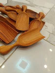 Cuchara de Madera Hecha a Mano en Vietnam, Larga, de 10 ml, con Forma Personalizada para Fiestas - Cuchara de Servir para Compradores Mayoristas de Marca Privada - Product Image 1