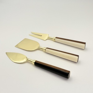 ชุดเครื่องมือหั่นและปาดชีสสแตนเลสสตีลขัดเงาสีทองดีไซน์ใหม่เกรดอาหารพร้อมด้ามจับเรซิ่นขายส่ง - Product Image 4